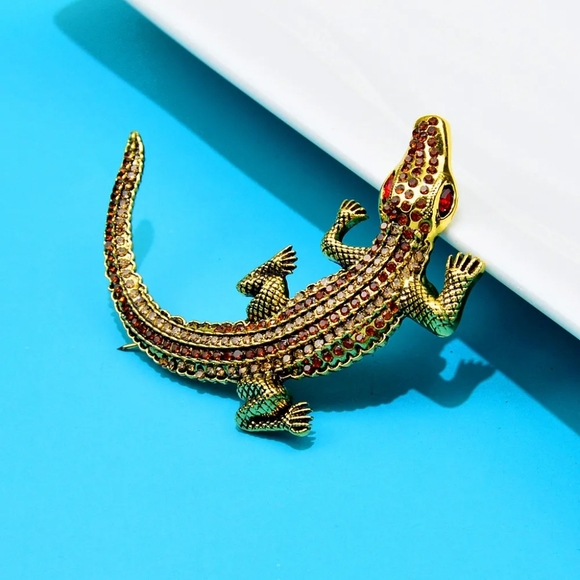 VQ Crocodile Brooch - Picture 2 of 3